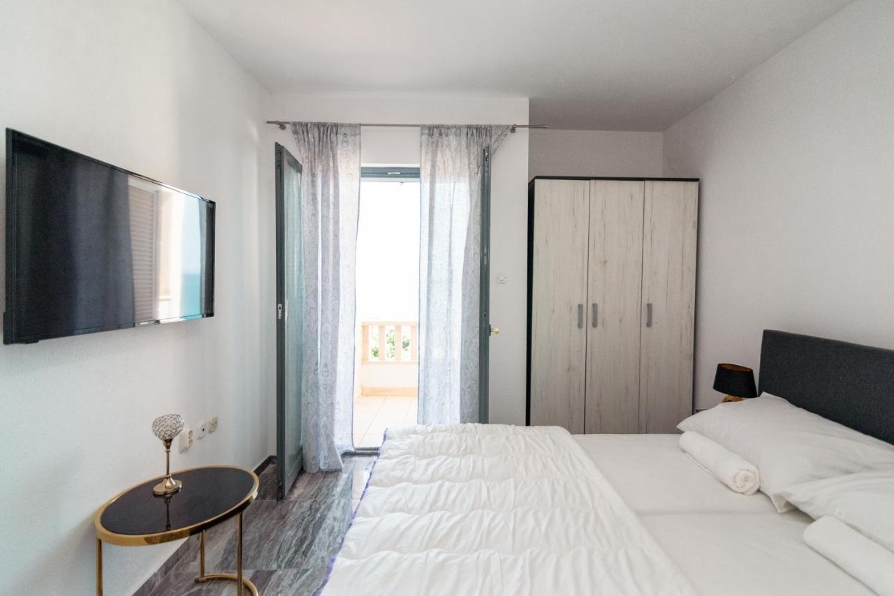 Summer Apartment , 4 Rooms, Sea View With Jacuzzi Podstrana Exterior photo