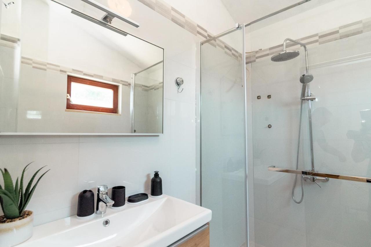 Summer Apartment , 4 Rooms, Sea View With Jacuzzi Podstrana Exterior photo