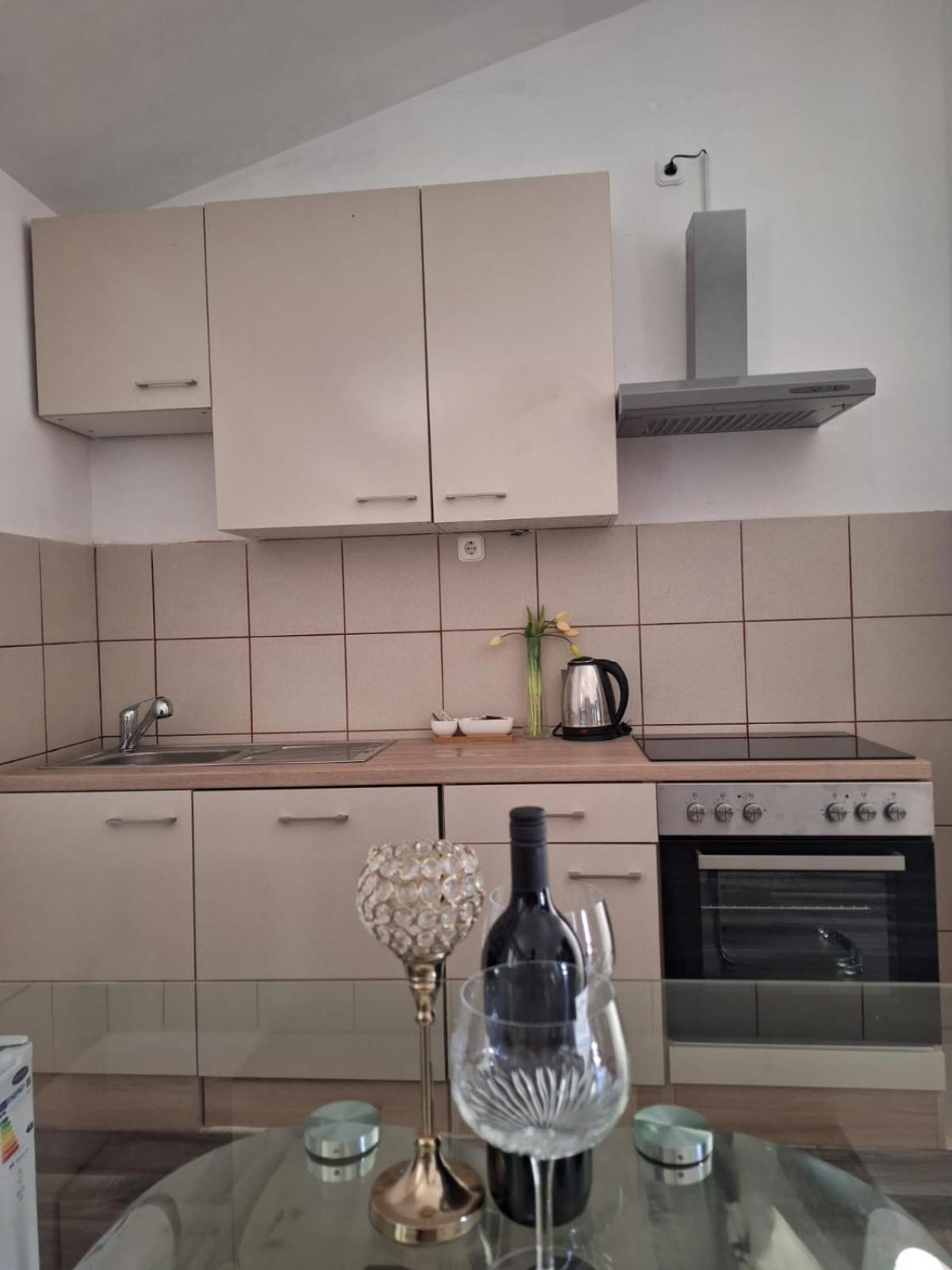 Summer Apartment , 4 Rooms, Sea View With Jacuzzi Podstrana Exterior photo